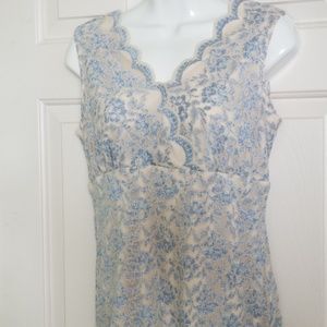 Scalloped V-Neck Light Blue Lace Sleeveless Top
